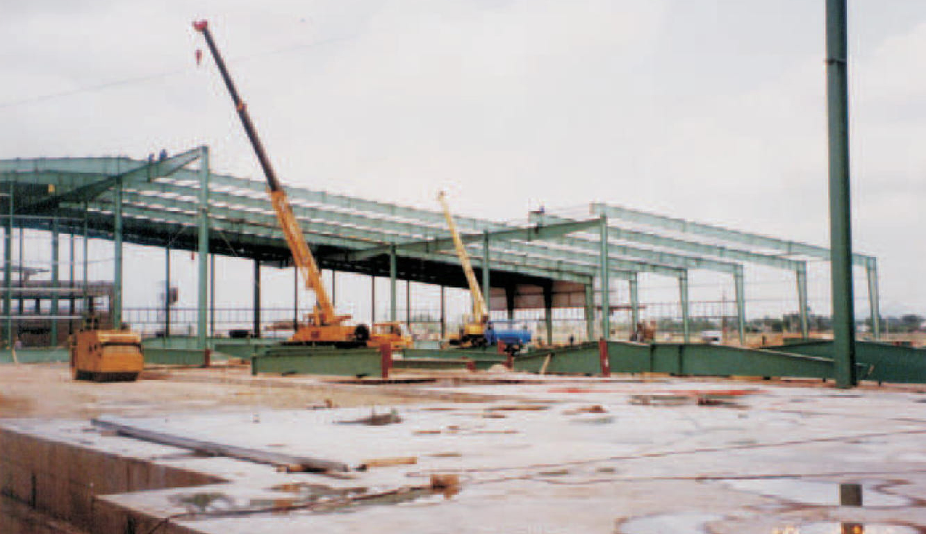 Lắp dựng kết cấu khung thép nhà máy Toyota